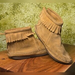 Minnetonka Fringed Suede Ankle Boots Back Zip Sz 12Y